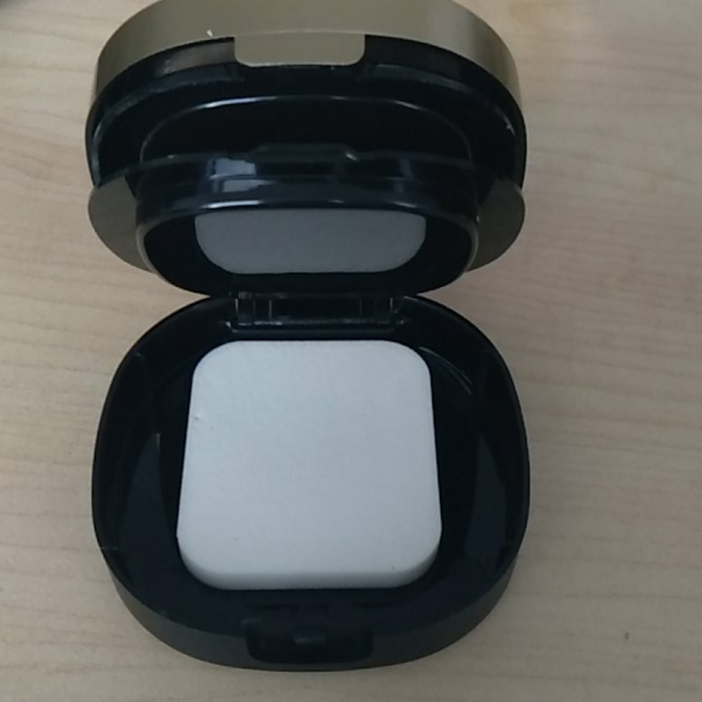 KYLIE POWDER PLUS FOUNDATION - Picture 5 of 6